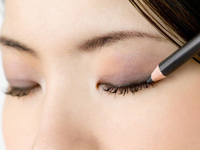 Μολύβι ή Eye Liner;